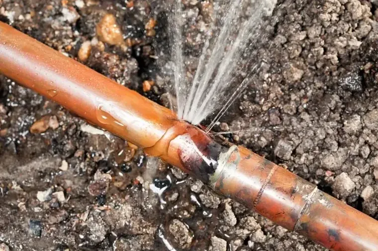 Water spraying from a split copper supply pipe